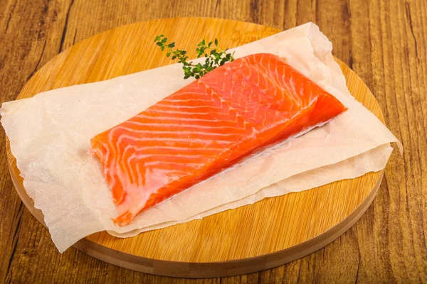 Salmon fillet with thyme — Stock Photo, Image