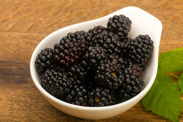 Ripe Blackberries in the bowl — Stock Photo, Image