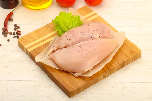 Çiğ tavuk göğsü.