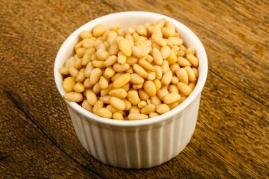 kabın içinde sedir fındık 