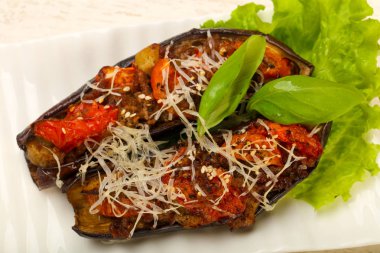 Etli patlıcan dolması