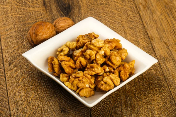 Kabın içinde açık ceviz 