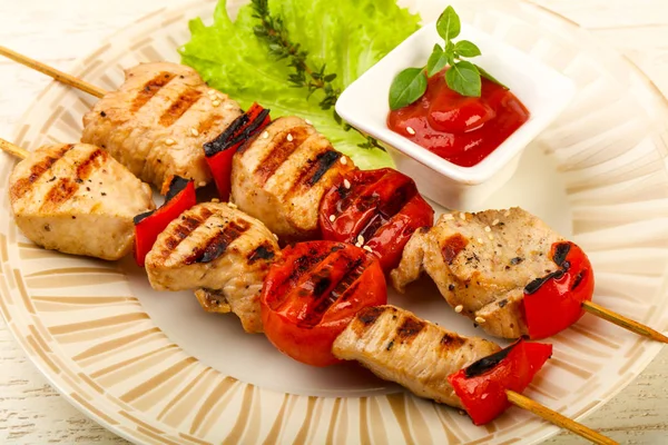 Izgara hindi şişleri