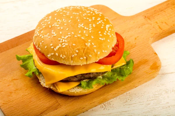 Sabrosa hamburguesa con queso — Foto de Stock