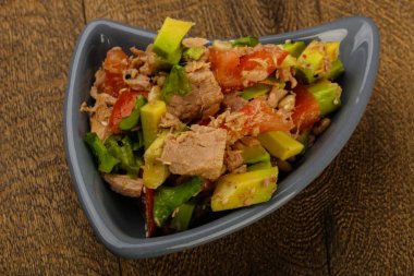 Ton balığı ve Avokado salatası