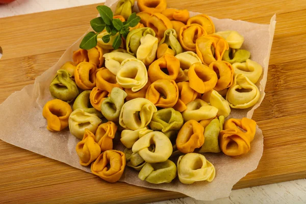 Fesleğenli ham tortellini 