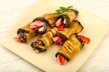 Jambon ile doldurulmuş patlıcan