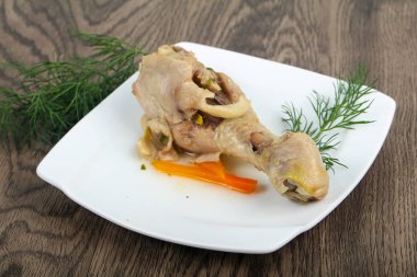 Haşlanmış tavuk budu