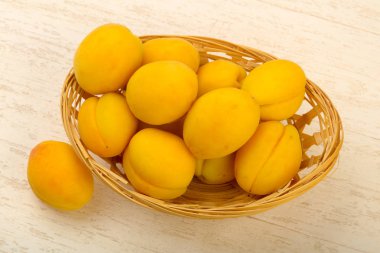 Olgun tatlı kayısı