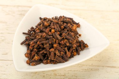 Kabın içinde tohum karanfil 