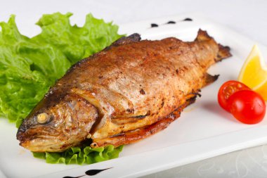 lezzetli kızarmış alabalık