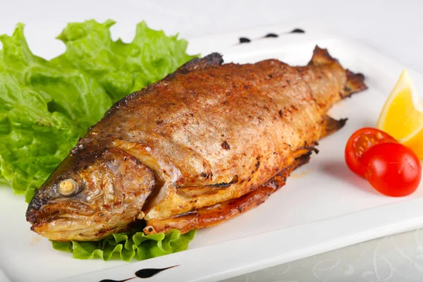 lezzetli kızarmış alabalık