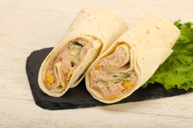 Ton balıklı ekmek rulo