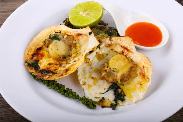 Ispanak ile pişmiş tarak