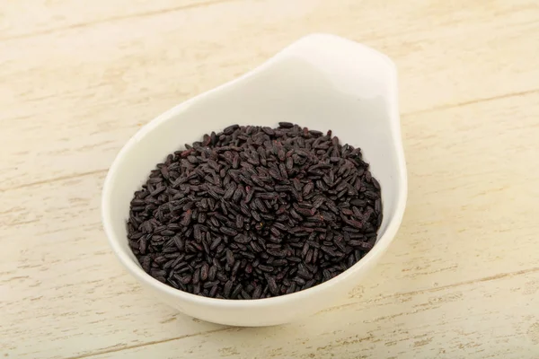 Kabın içinde siyah yabani pirinç