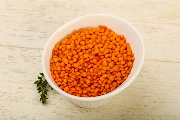 Kabın içinde portakal mercimek