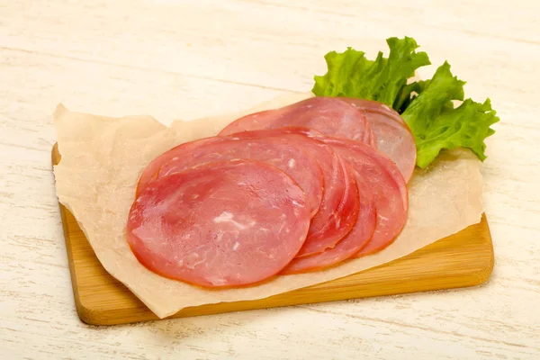 М'ясо нарізаний ковбасу — стокове фото