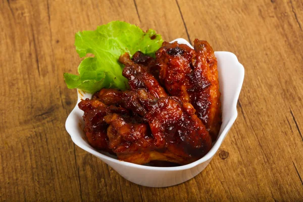 Kızarmış tavuk kanadı.