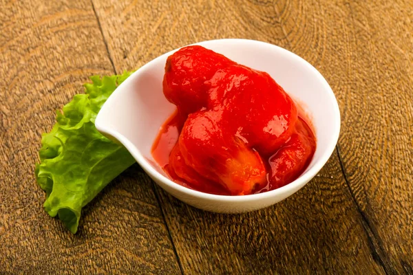 Tomates pelées dans le bol — Photo