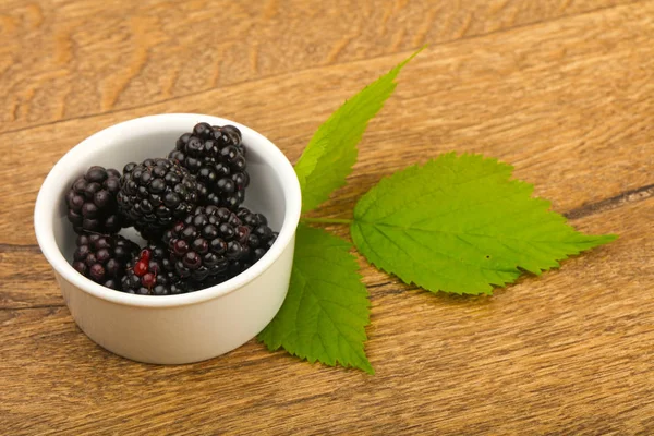 Ripe Blackberries in the bowl — Stock Photo, Image