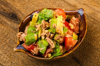 Ton balığı ve Avokado salatası