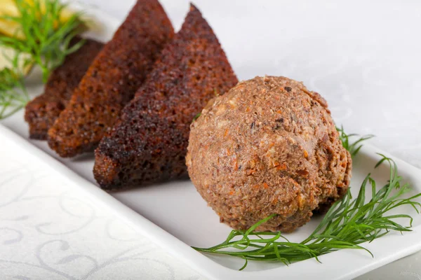 Ekmek ile yayılmış karaciğer