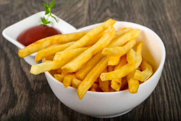 Frietjes met ketchup — Stockfoto