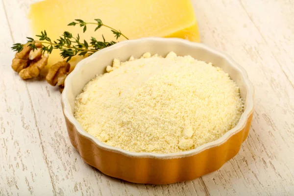 Parmesan peyniri rendesi