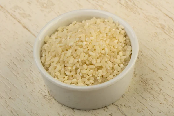 Haldy syrovou rýži v misce — Stock fotografie