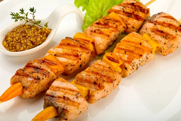 Izgara somon şişleri