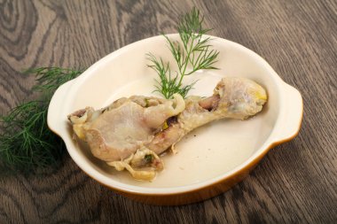 Haşlanmış tavuk budu
