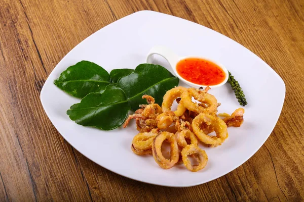 Kızarmış kalamar halkaları