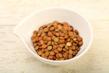 Kabın içinde ham mercimek 