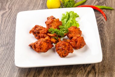 Tavuk lolipop baharatlar ile