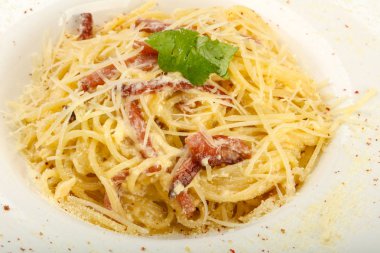 lezzetli makarna carbonara