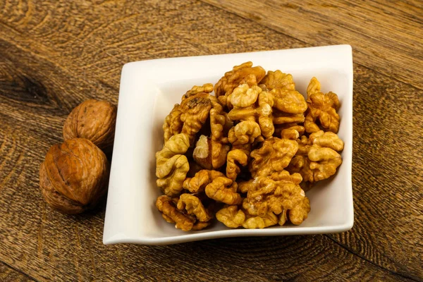 Kabın içinde açık ceviz 