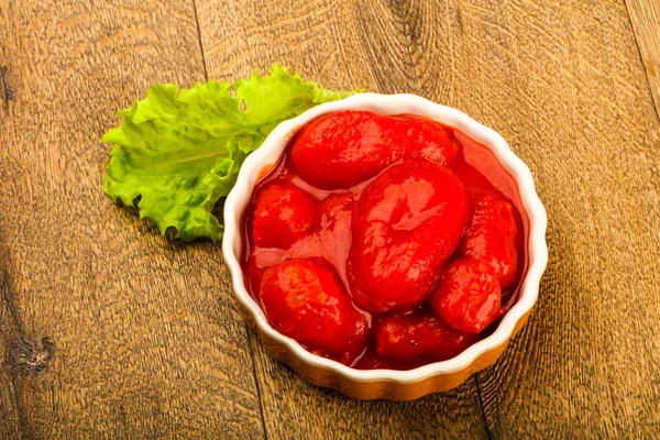 Tomates pelados en el bowl —  Fotos de Stock