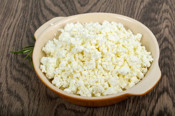 Kasede süzme peynir var. 