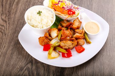 Fry teriyaki domuz eti ilave edin