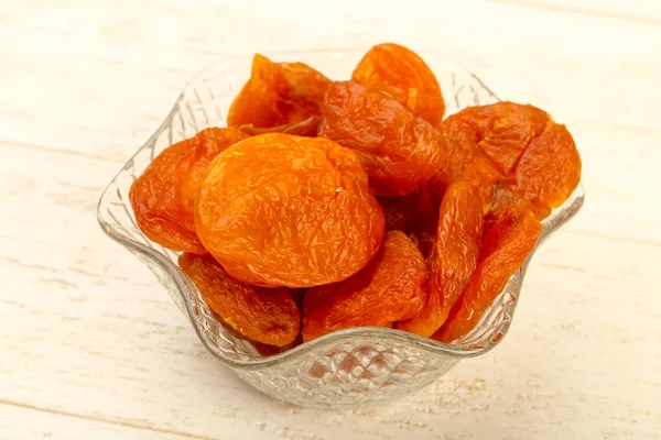 Kasede kurutulmuş kayısı.