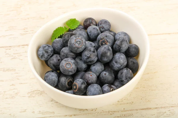 Kabın içinde olgunlaşmış yaban mersini