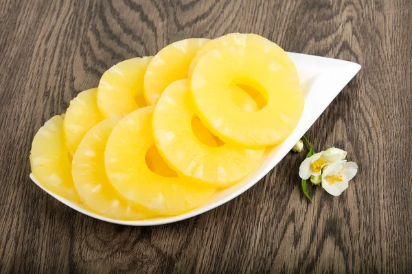 Canned pineapple rings