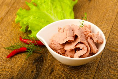 Kabın içinde karaciğer pasta 