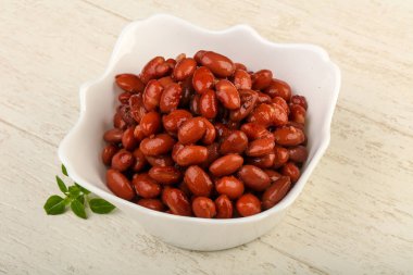 Barbunya fasulyesi kabın içinde 