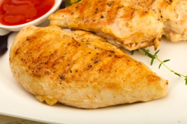 kavrulmuş tavuk göğsü