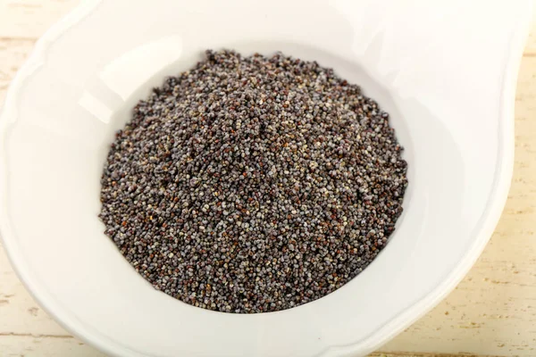 Semillas de amapola en el bowl — Foto de Stock