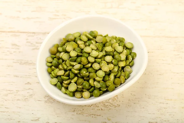 Green peas in the bowl — Stock Photo, Image