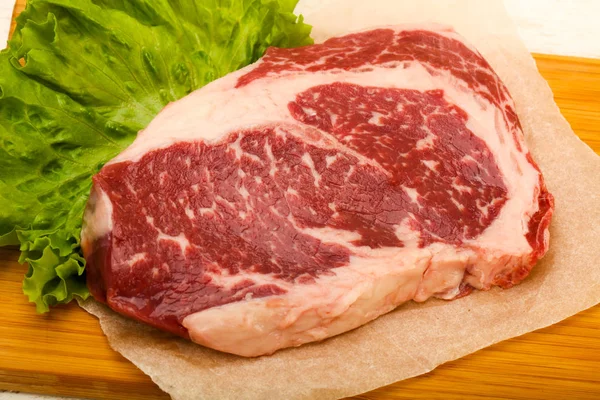 Rippenauge rohes Steak — Stockfoto