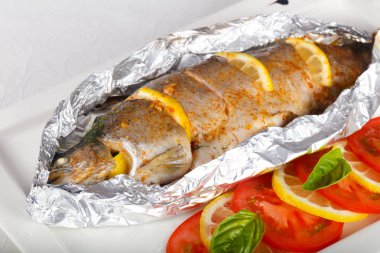 Lezzetli kızarmış alabalık