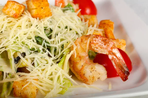 Sezar salata karides ile
